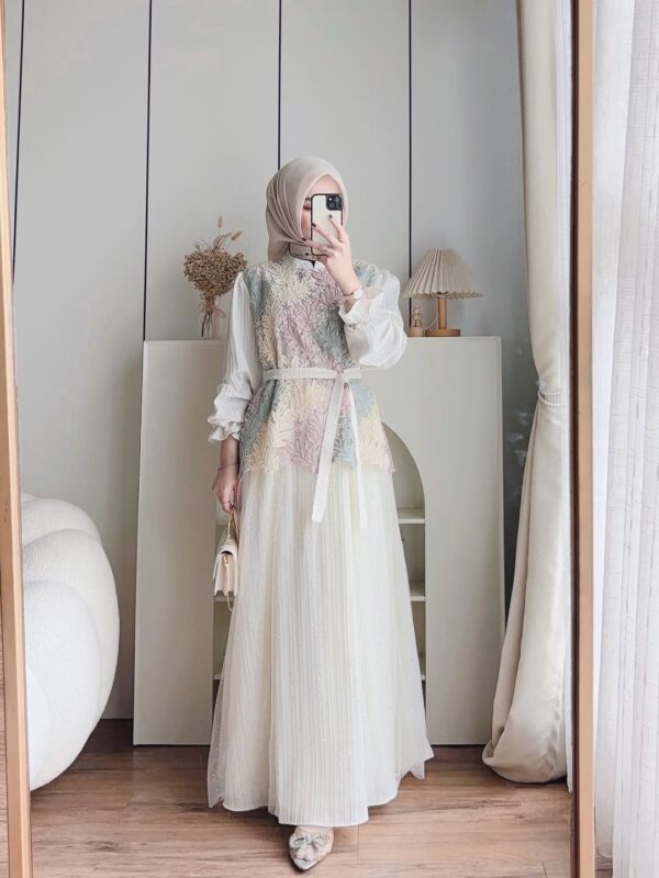 Vionda Lace Maxi